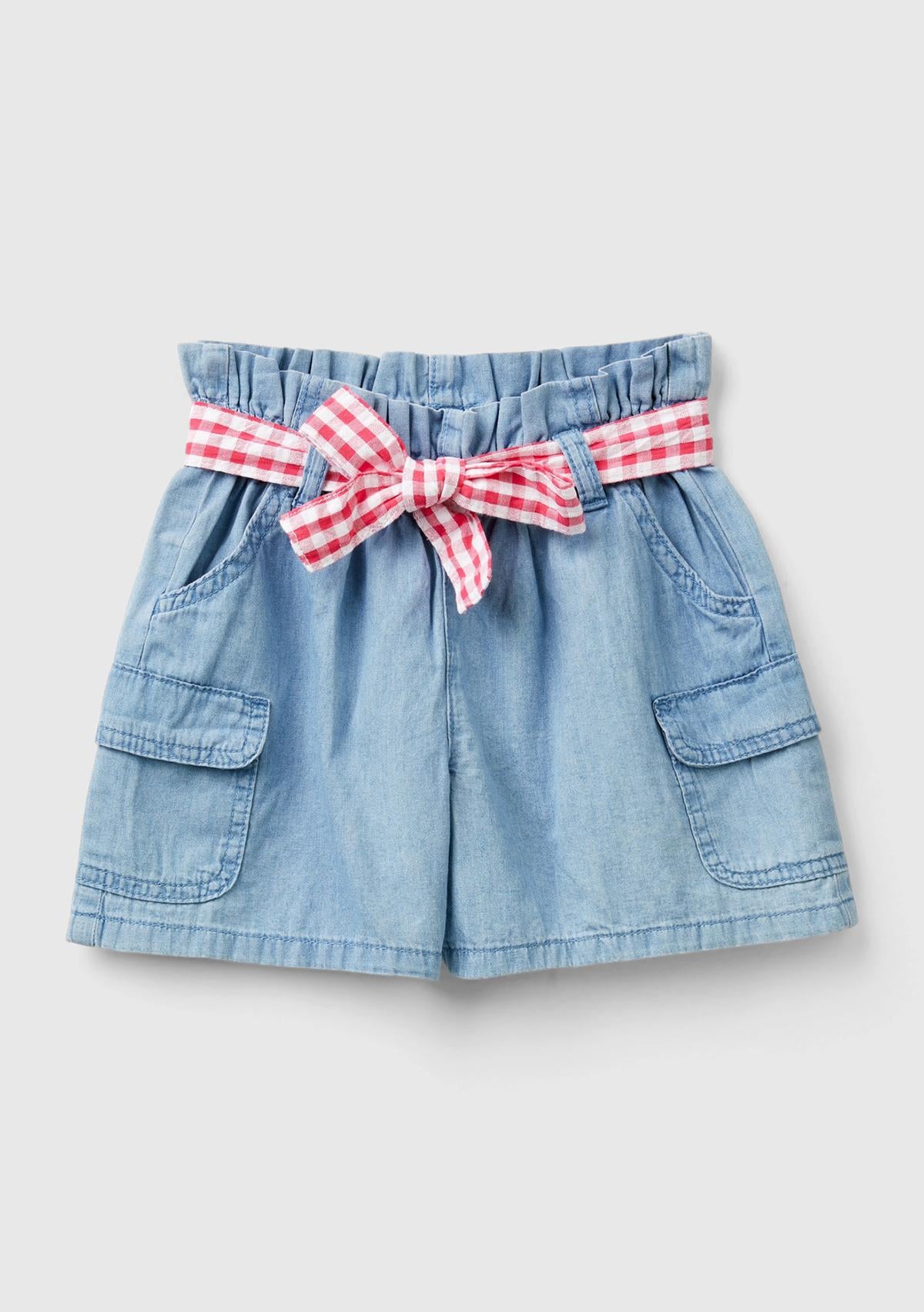 Kız Çocuk Açık Denim Beli Fırfır Detaylı Kuşaklı Yama Cepli Şort