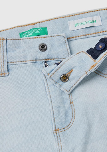  Kız Çocuk Açık Denim Eskitilmiş Efektli 5 Cepli Streç Kısa Denim Pantolon