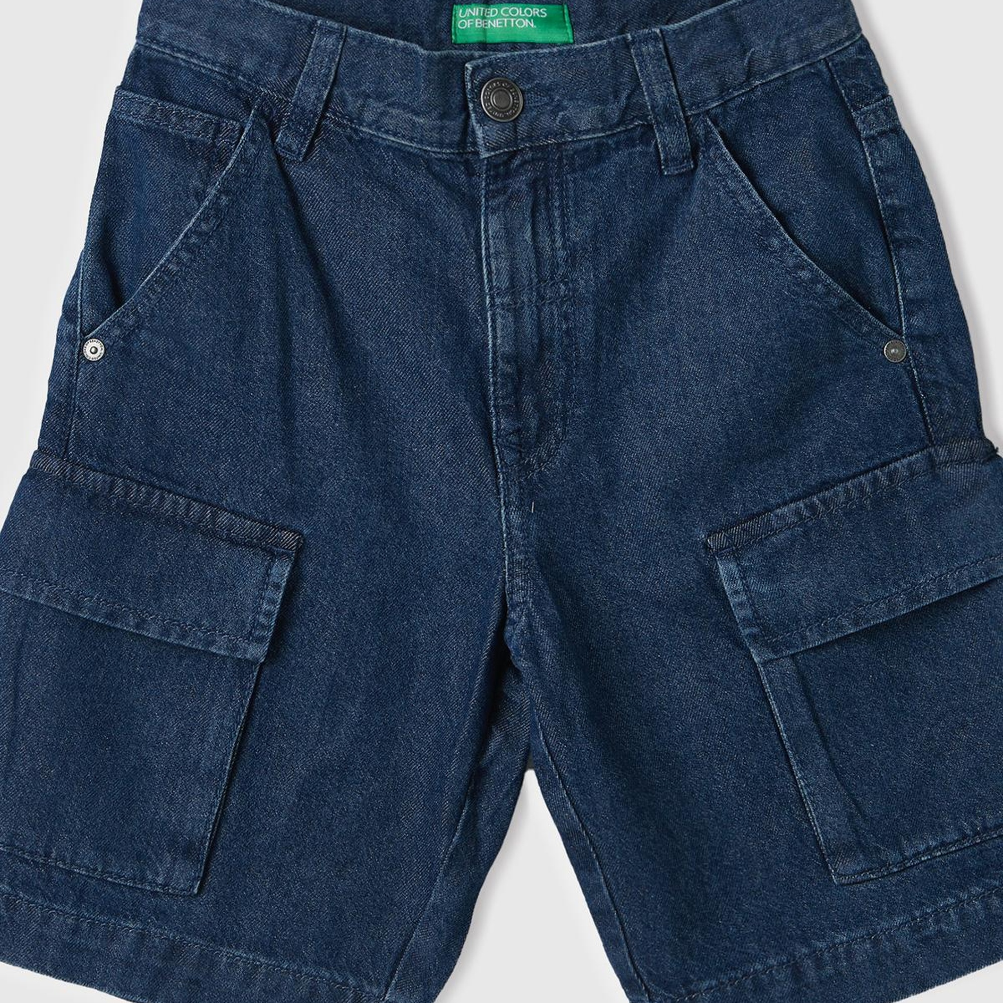 Erkek Çocuk Lacivert Büyük Yama Cepli Diz Boyu Bermuda Şort