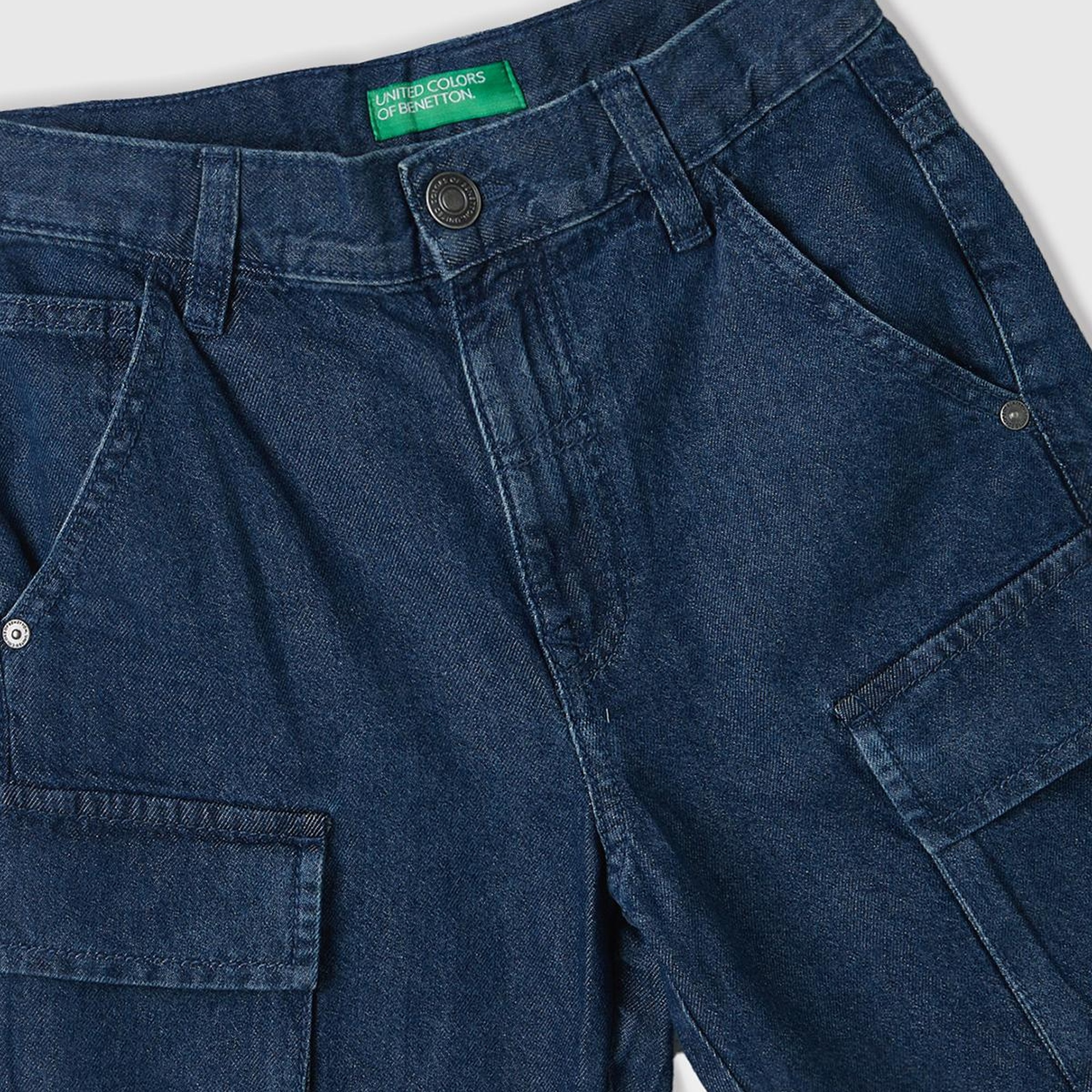 Erkek Çocuk Lacivert Büyük Yama Cepli Diz Boyu Bermuda Şort