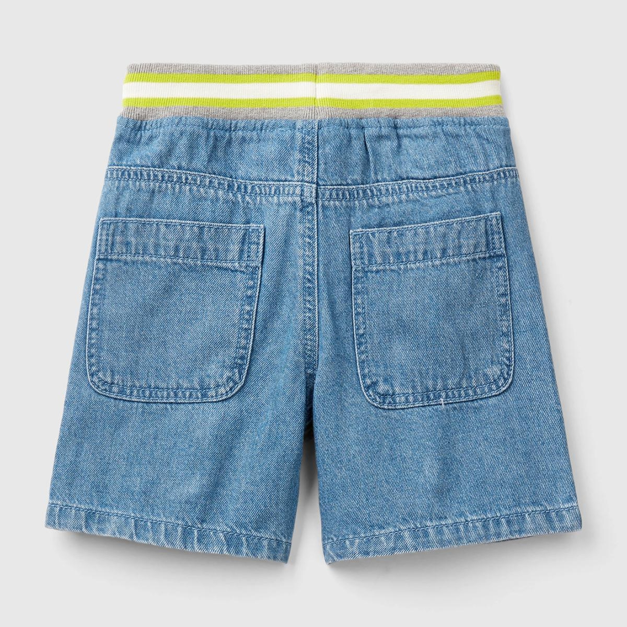 Erkek Çocuk Mavi Büyük Yama Cepli Beli Büzgülü Renk Bloklu Denim Bermuda Şort