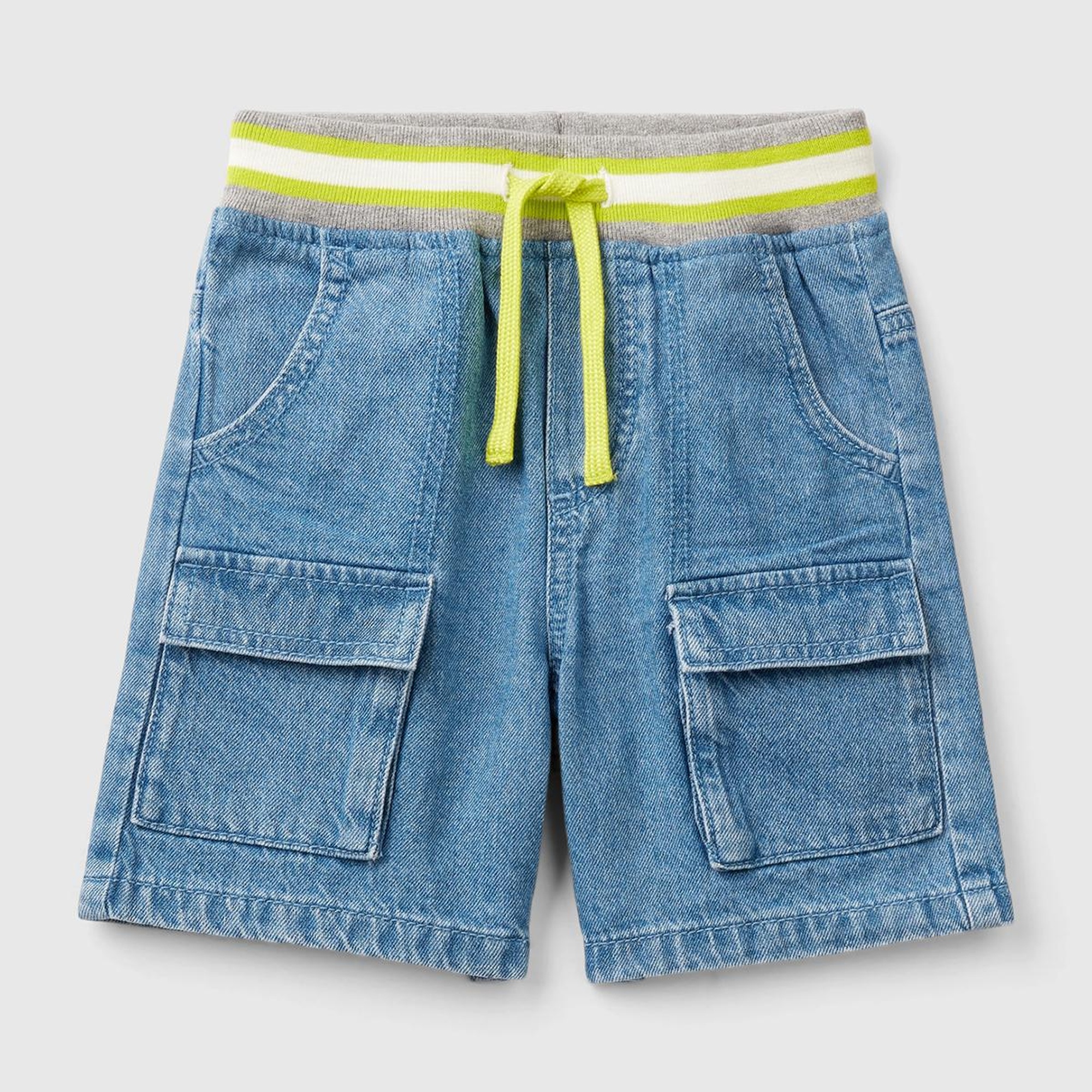 Erkek Çocuk Mavi Büyük Yama Cepli Beli Büzgülü Renk Bloklu Denim Bermuda Şort