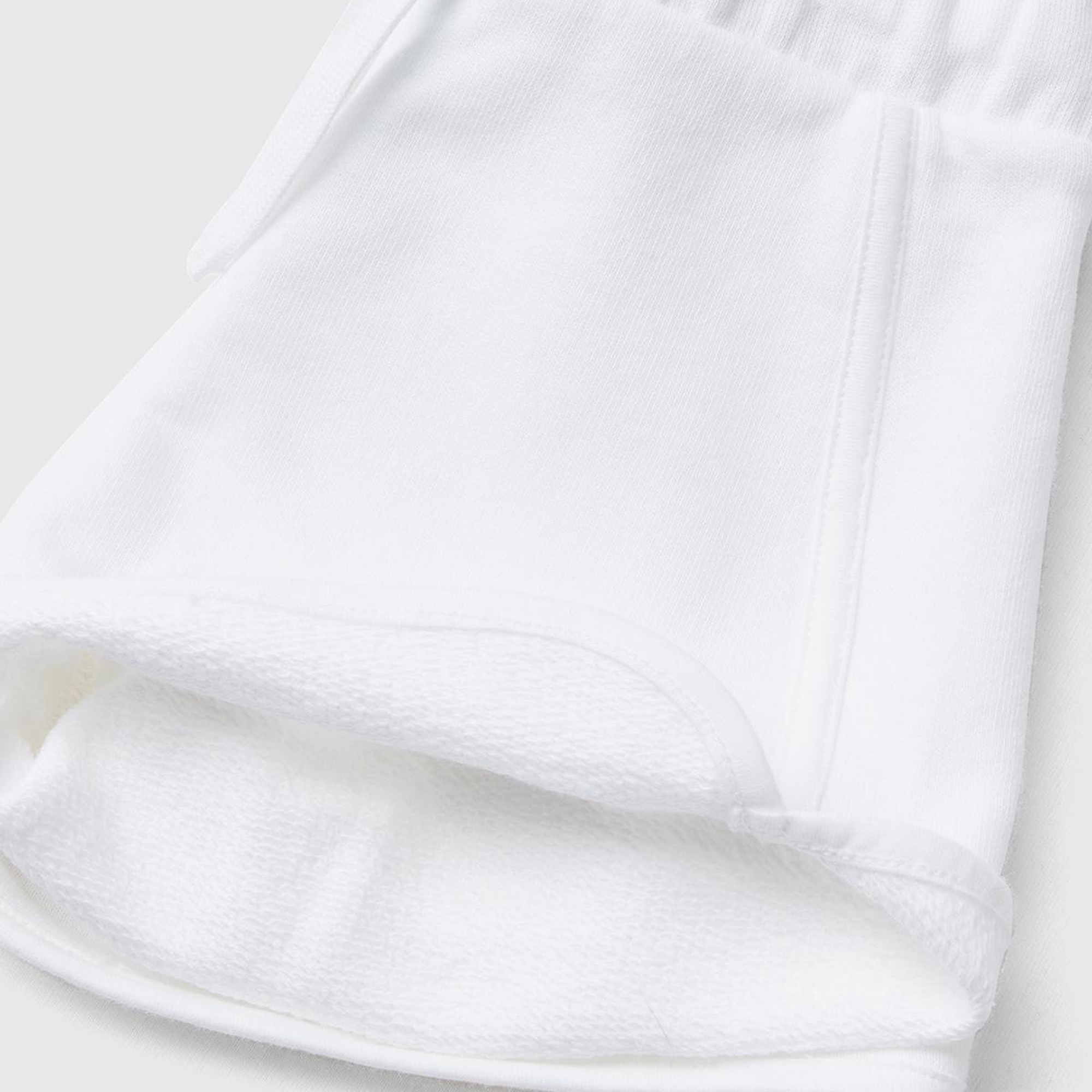 Kız Çocuk Beyaz Logolu Sweat Şort