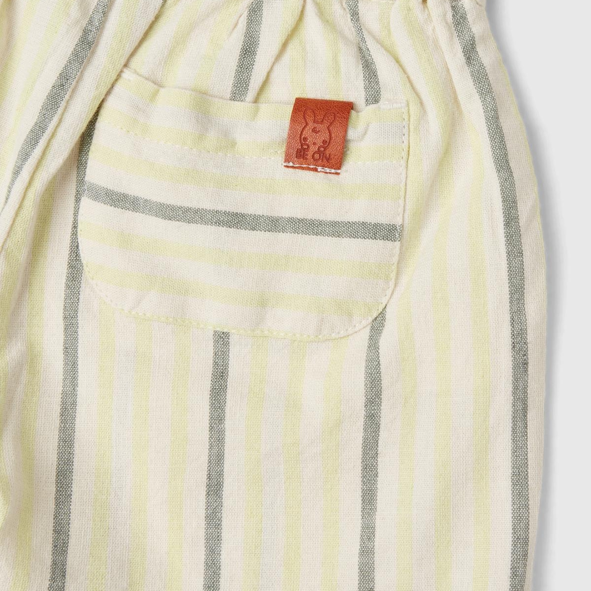 Bebek Krem Mix Tamamı Çizgili Arka Yama Cebi Logo Detaylı Beli Büzgülü Şort