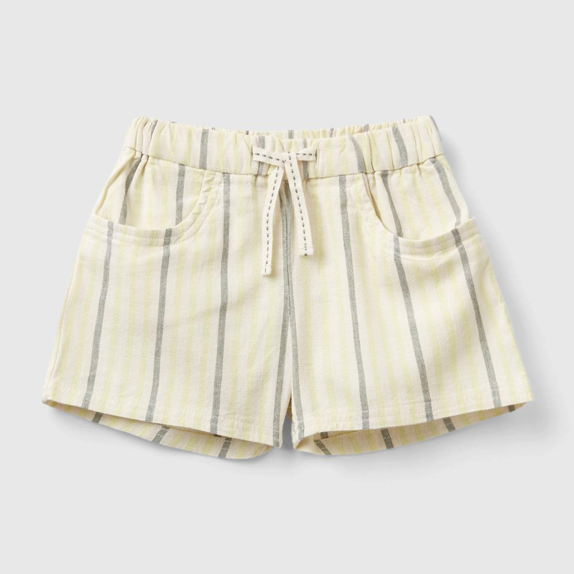 Bebek Krem Mix Tamamı Çizgili Arka Yama Cebi Logo Detaylı Beli Büzgülü Şort
