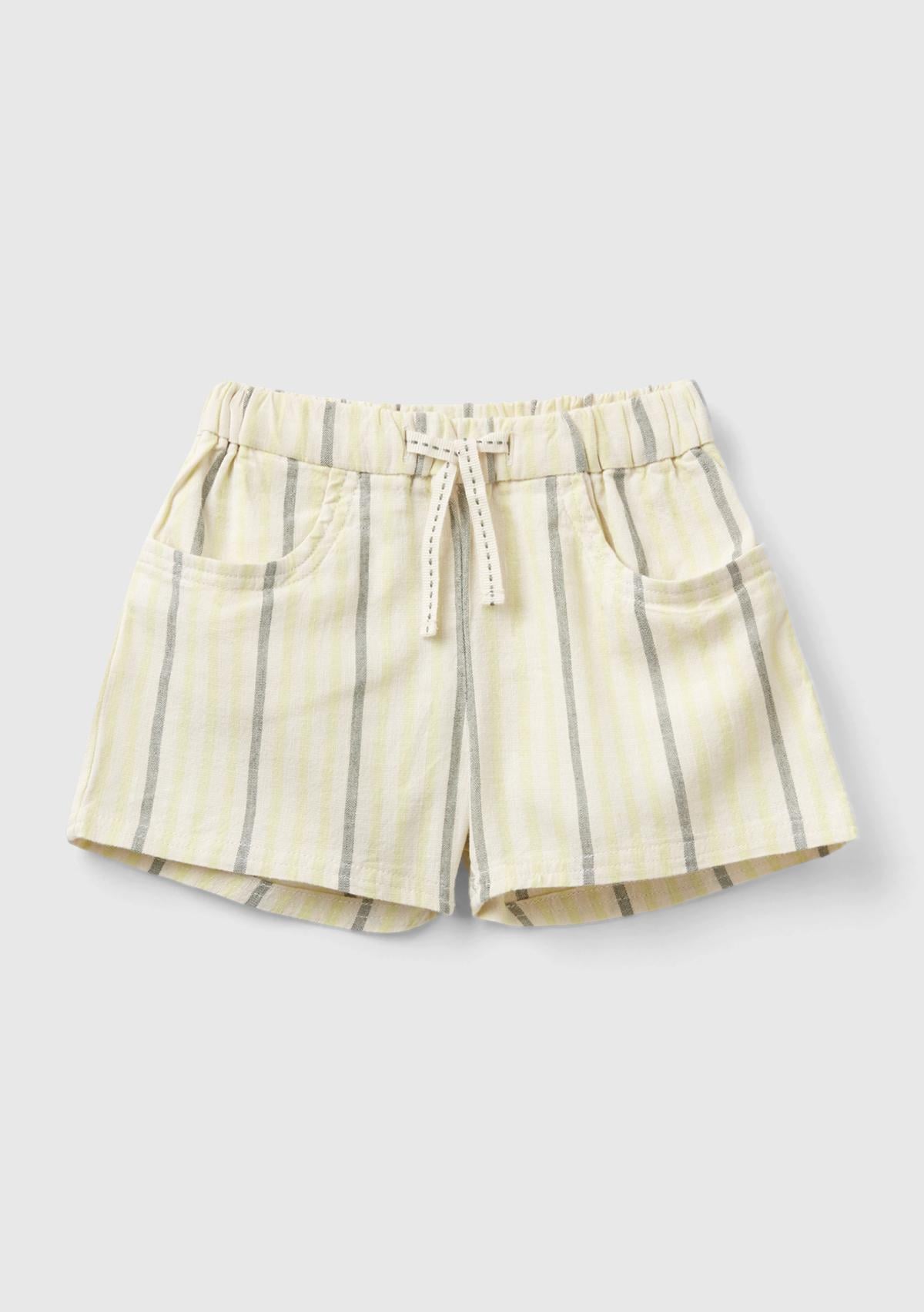  Bebek Krem Mix Tamamı Çizgili Arka Yama Cebi Logo Detaylı Beli Büzgülü Şort
