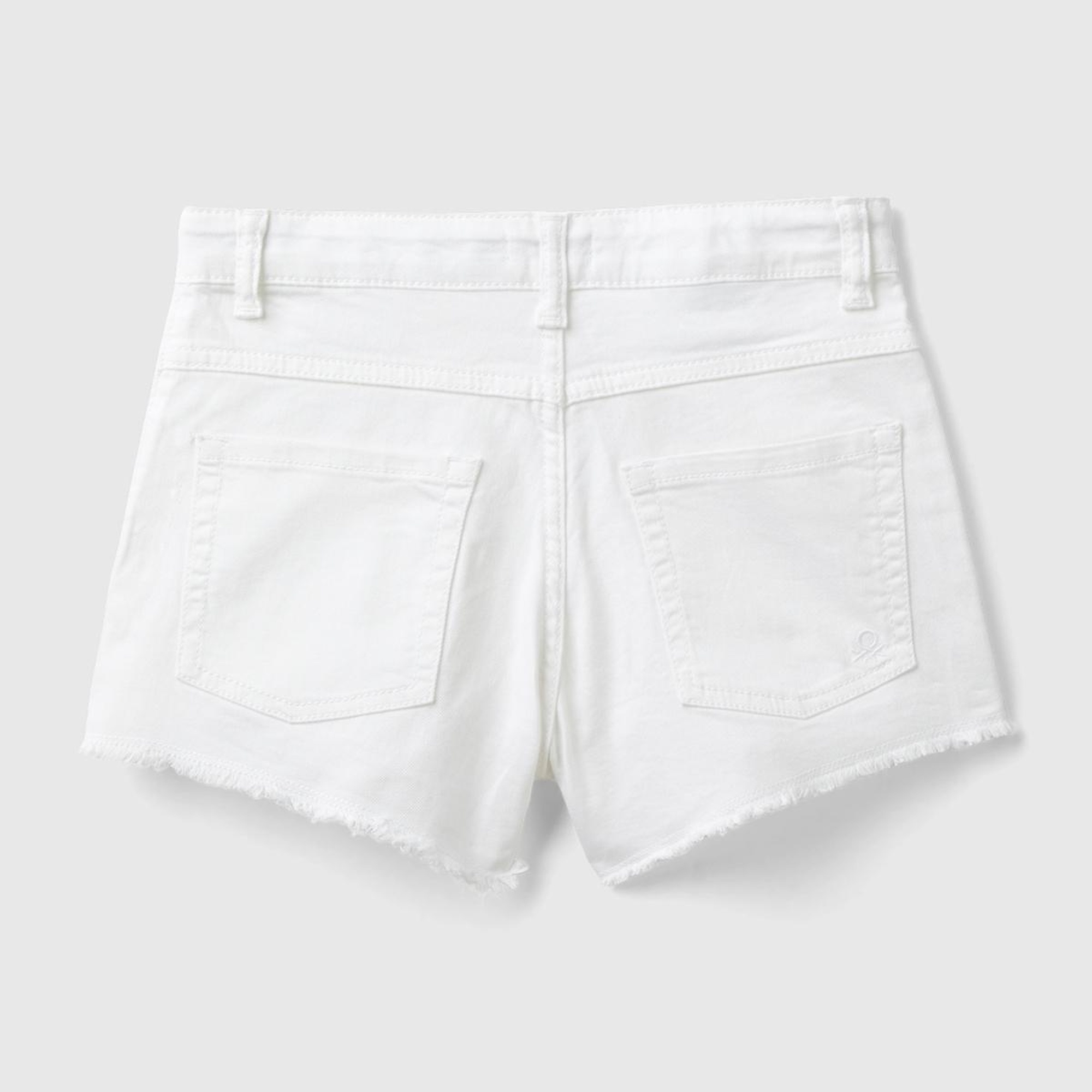 Kız Çocuk Beyaz 5 Cepli Ucu Saçaklı Kısa Şort