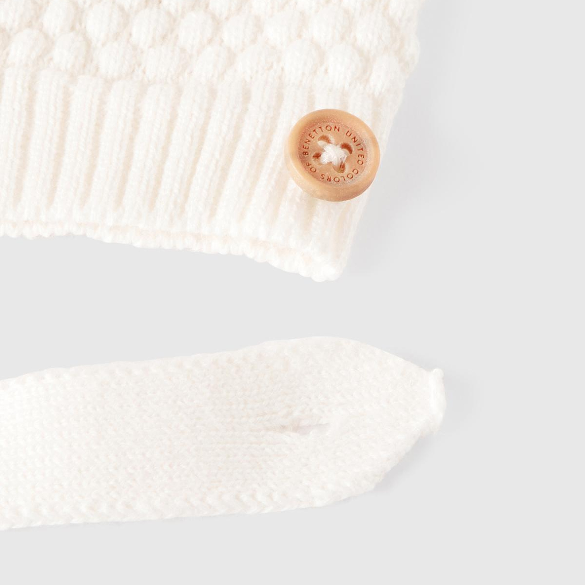 Bebek Beyaz 3D Dikişli İpli ve Düğmeli Şapka