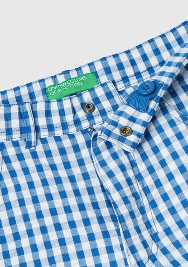  Erkek Çocuk Mavi-Beyaz Tamamı Desenli Arkası Logo İşlemeli Beli İpli Bermuda Şort