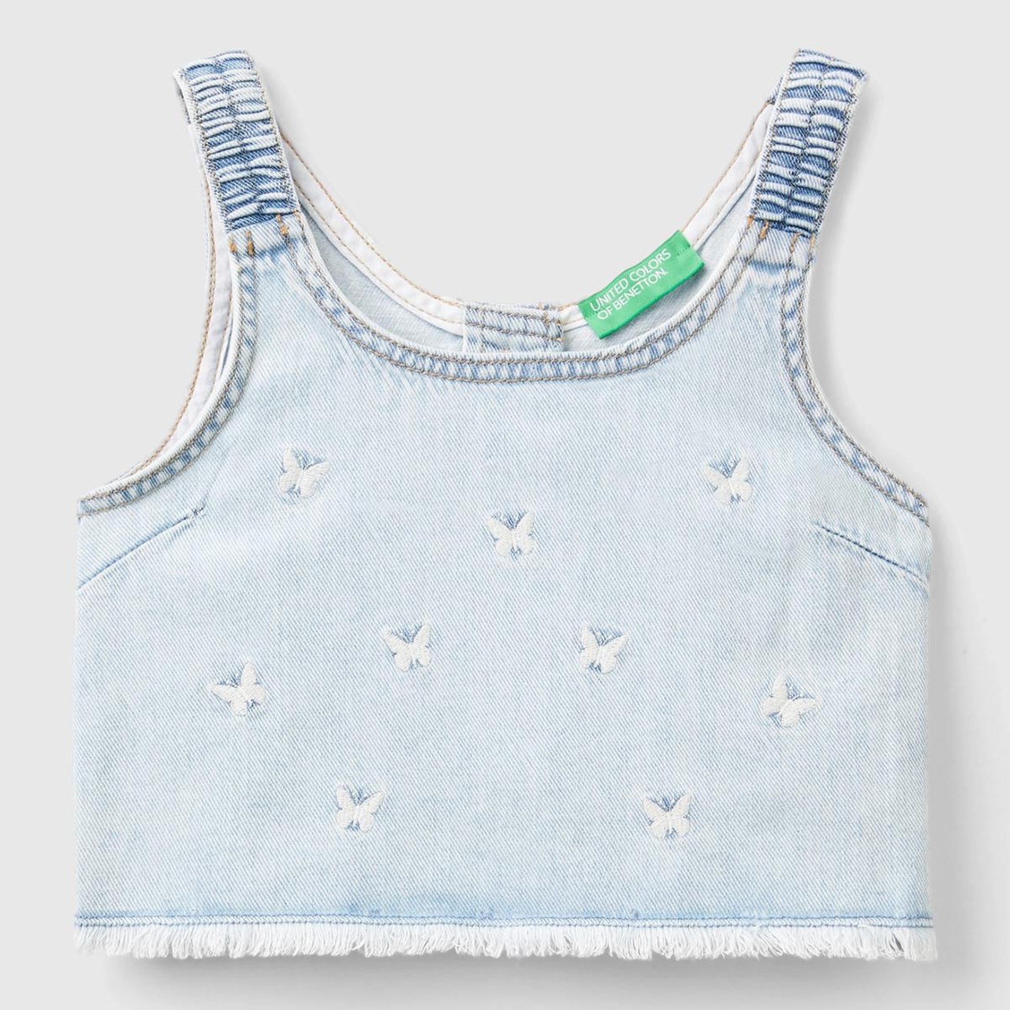 Kız Çocuk Açık Denim Önü Kelebek İşlemeli Arkası Düğmeli Kıvrık Askılı Bluz