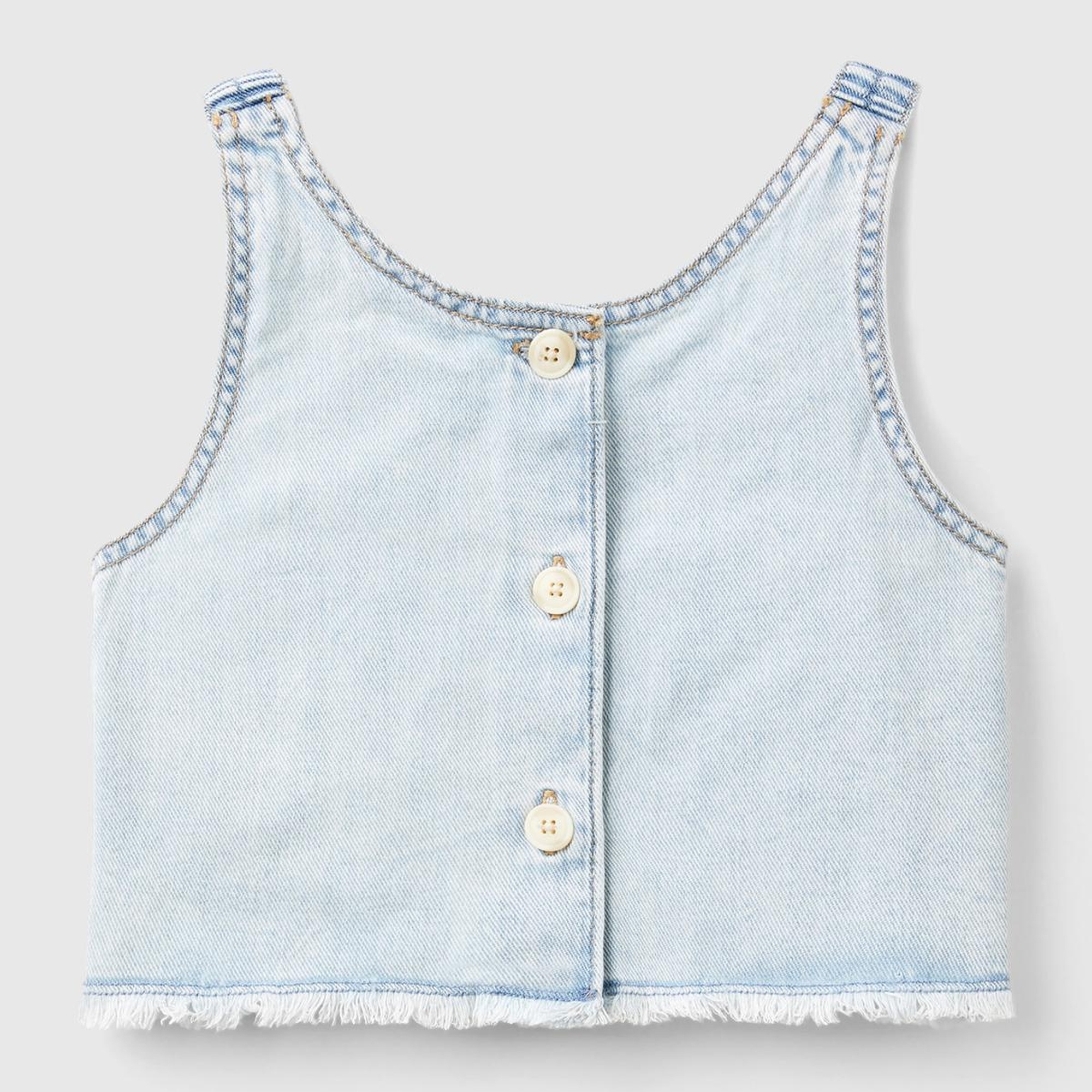 Kız Çocuk Açık Denim Önü Kelebek İşlemeli Arkası Düğmeli Kıvrık Askılı Bluz