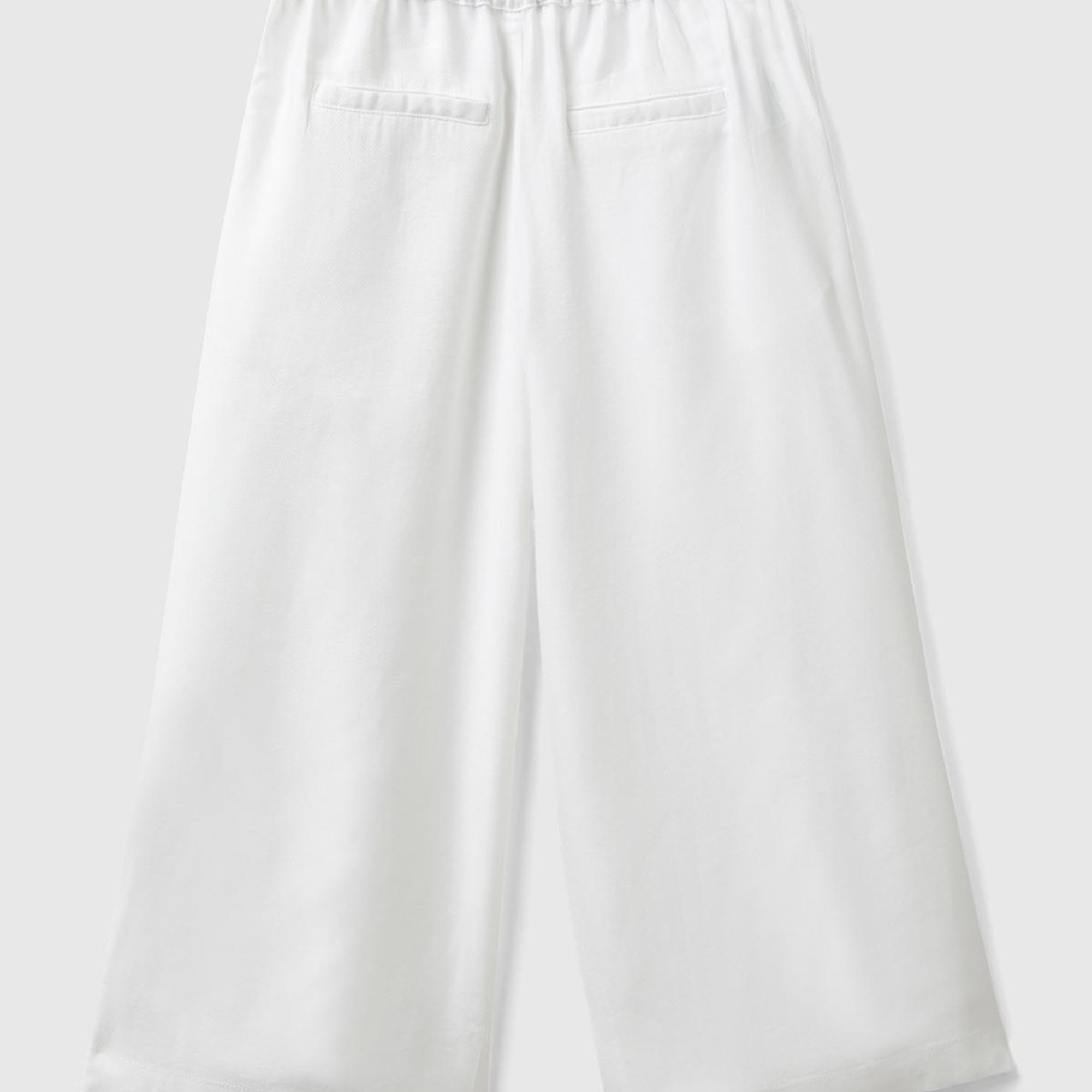 Kız Çocuk Beyaz Beli Lastikli Arkası Biyeli Cepli Geniş Kesim Kısa Pantolon