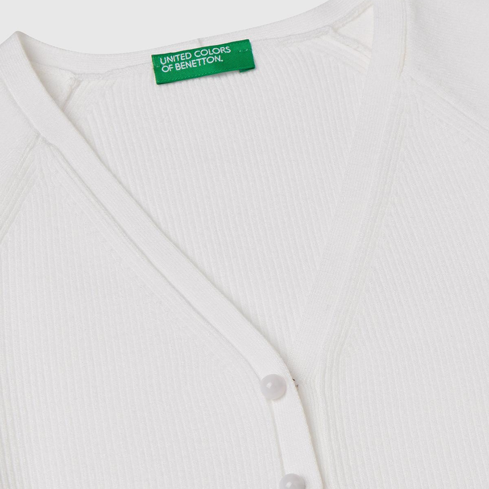 Kız Çocuk Beyaz Viskoz Karışımlı Nervür Motifli V Yaka Hırka