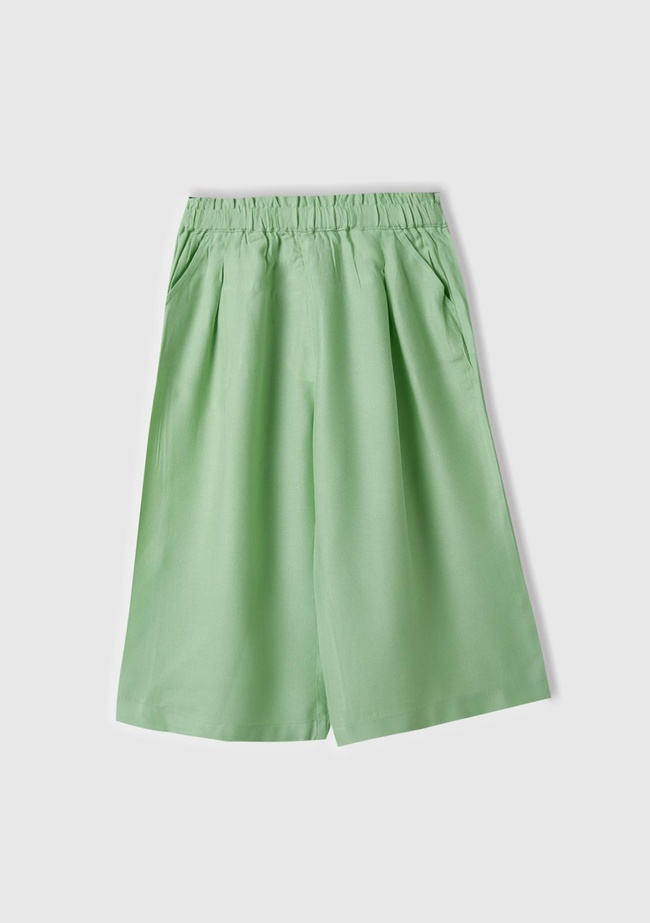  Kız Çocuk Açık Yeşil Beli Lastikli Arkası Biyeli Cepli Geniş Kesim Kısa Pantolon