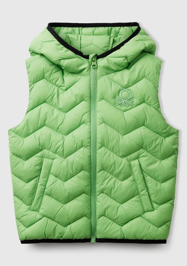  Erkek Çocuk Fıstık Yeşili Logo Detaylı Kapüşonlu Yelek