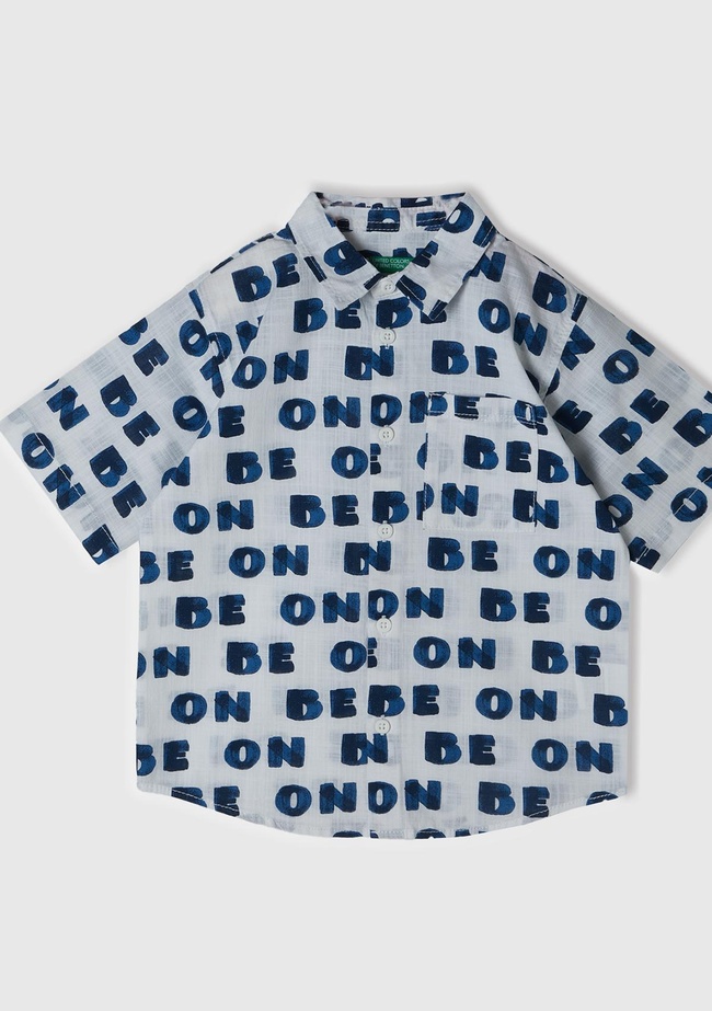  Erkek Çocuk Beyaz-Lacivert Tamamı Desenli Yama Cepli Kısa Kollu Gömlek