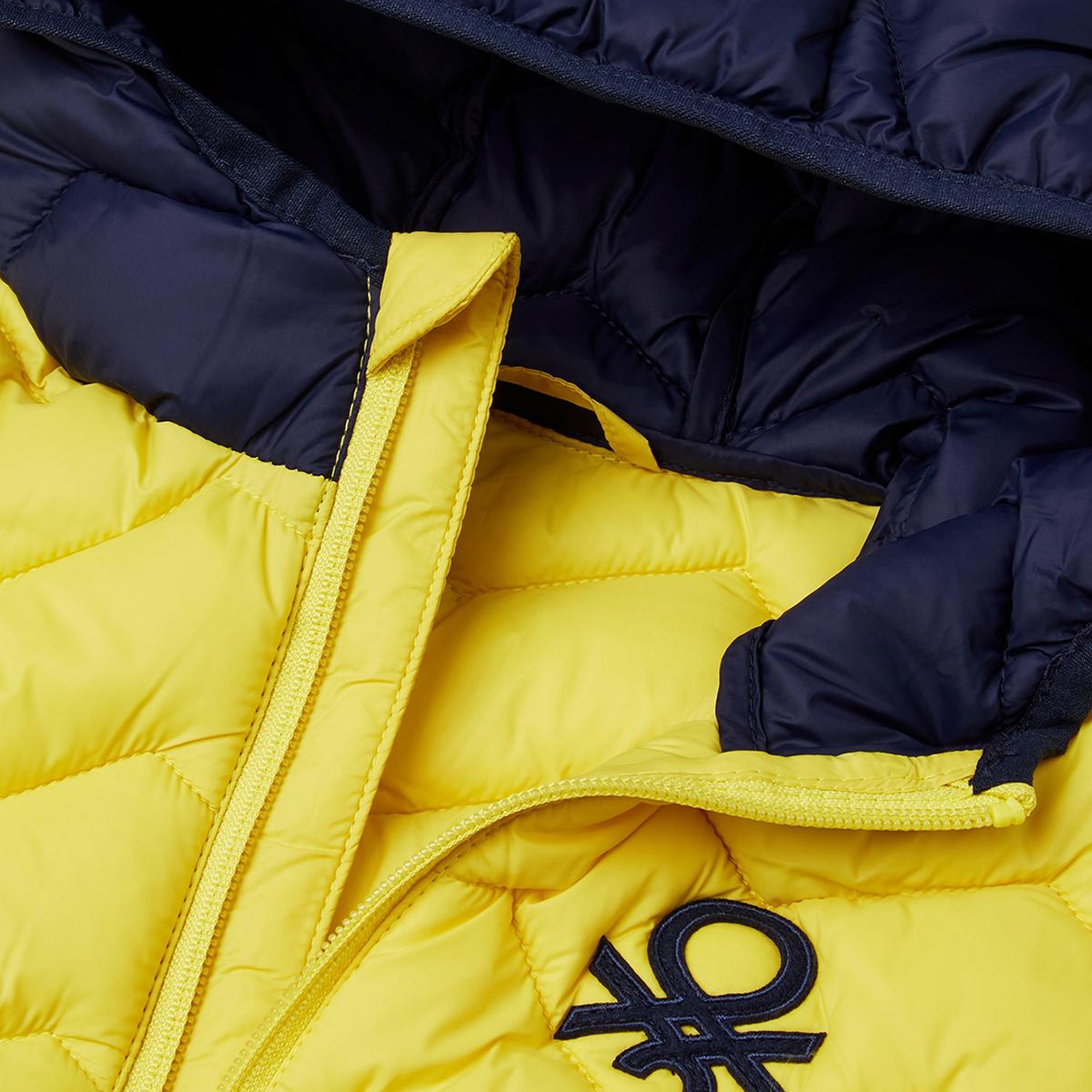 Erkek Çocuk Sarı Logo Detaylı Kapüşonlu Yelek