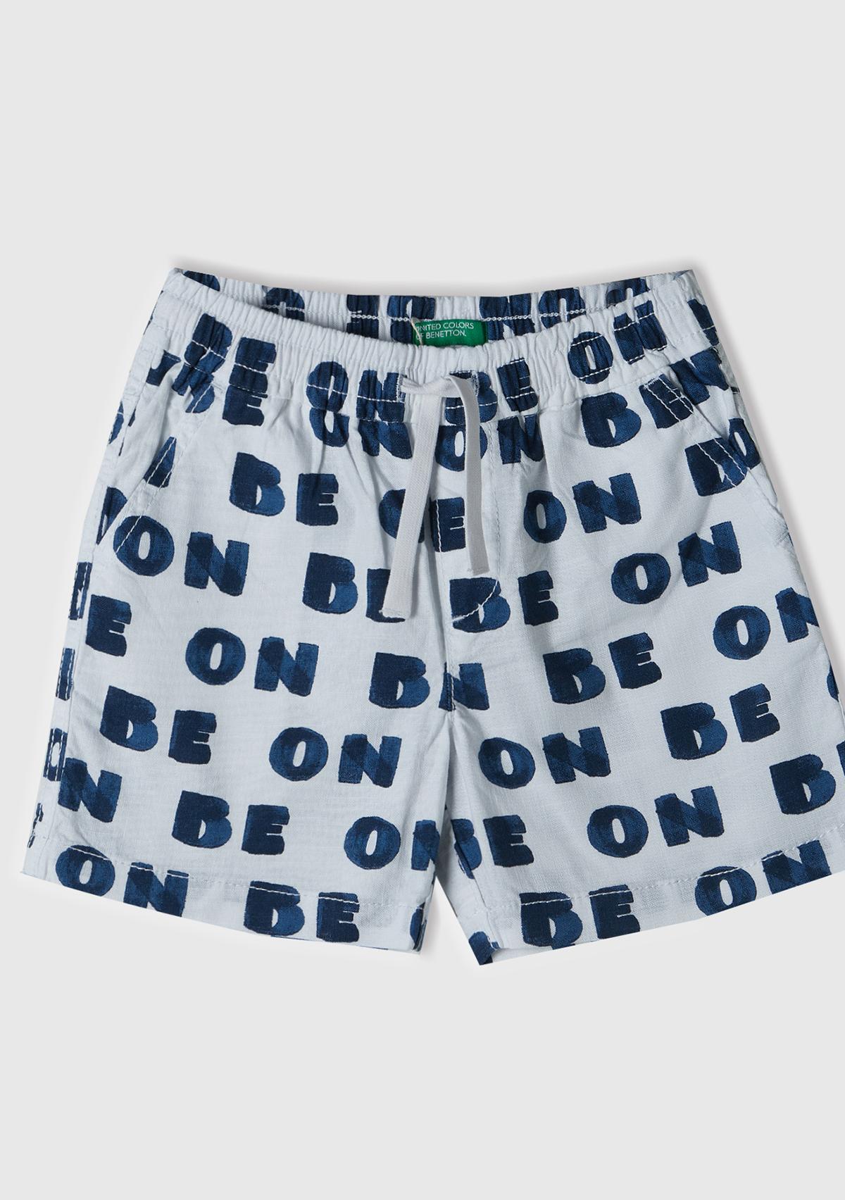  Erkek Çocuk Beyaz-Lacivert Tamamı Grafik Baskılı Arkası Logo İşlemeli Beli Büzgülü Şort