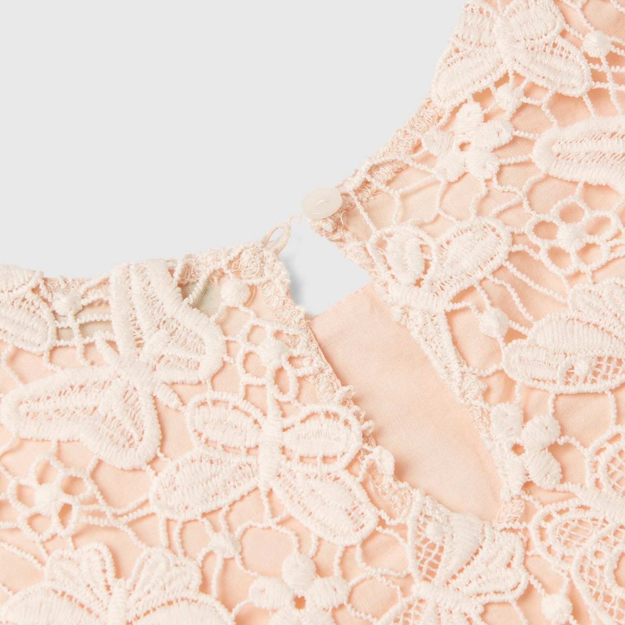 Kız Çocuk Krem Kolları Fırfırlı Etek Ucu Kesik Detaylı Bisiklet Yaka Bluz