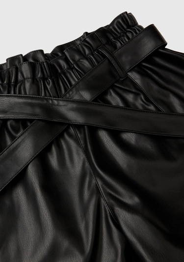  Kız Çocuk Siyah Beli Lastikli Kuşaklı Ribana Detaylı Suni Deri Şort