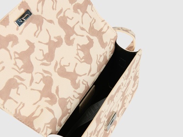  Kız Çocuk Açık Pembe Çıkarılabilir ve Ayarlanabilir Askılı Gümüş Logolu Çanta