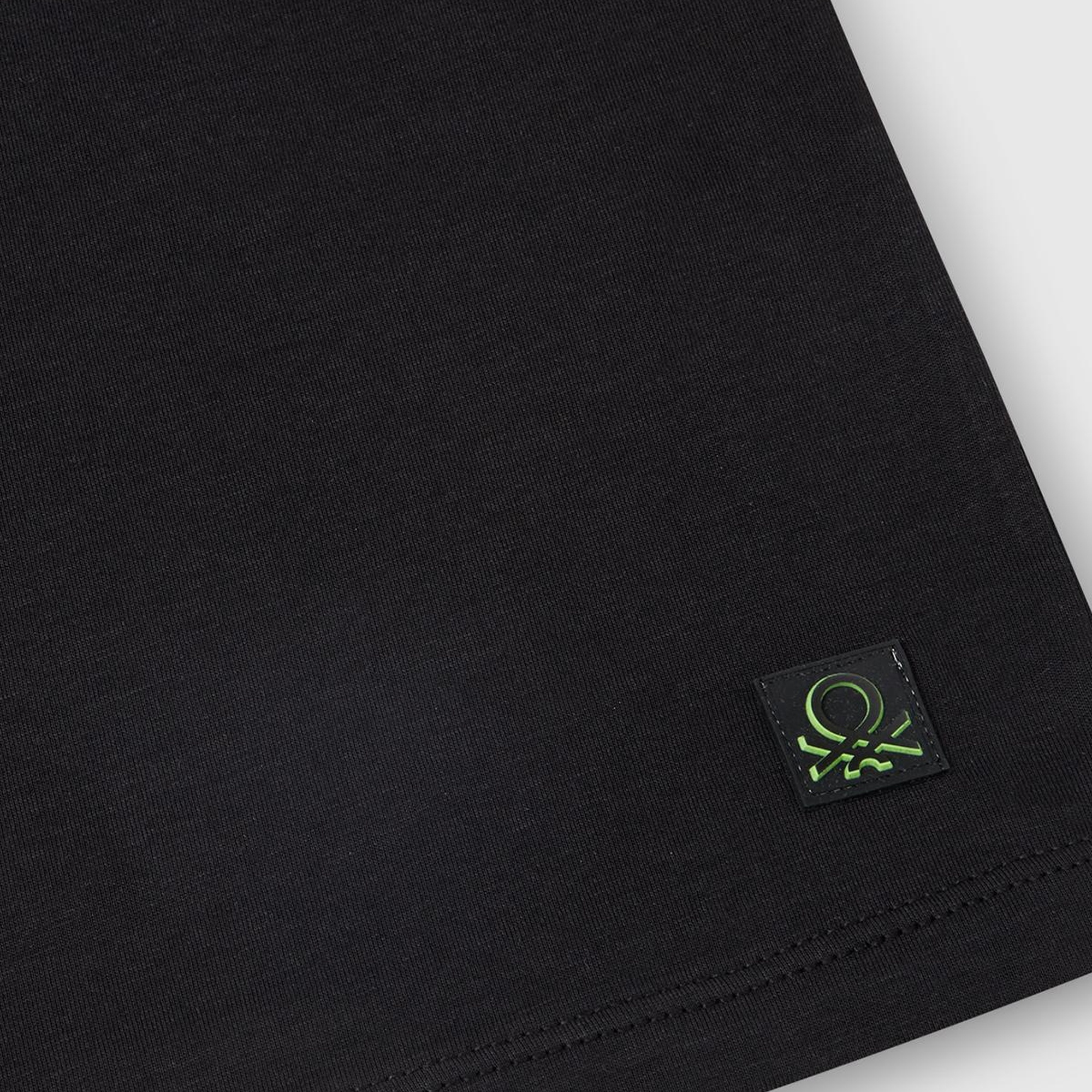 Erkek Çocuk Siyah Baskılı Arkası Logo Etiketli T-Shirt