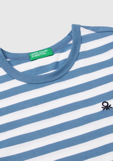  Erkek Çocuk Mavi Çizgili Önü Logo İşlemeli T-Shirt