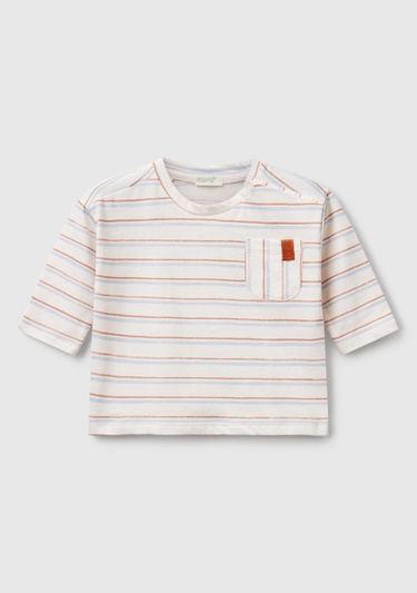  Bebek Ekru Tamamı Desenli Logo Detaylı Omzu Çıtçıtlı Uzun Kollu T-Shirt