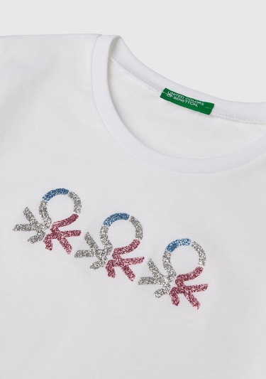  Kız Çocuk Beyaz Simli Logo Baskılı T-Shirt