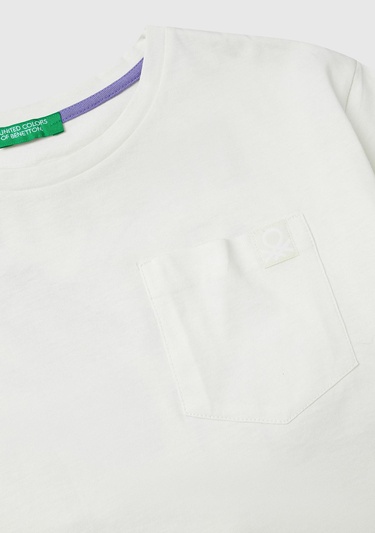  Kız Çocuk Ekru Arkası Baskılı Yama Cepli T-Shirt