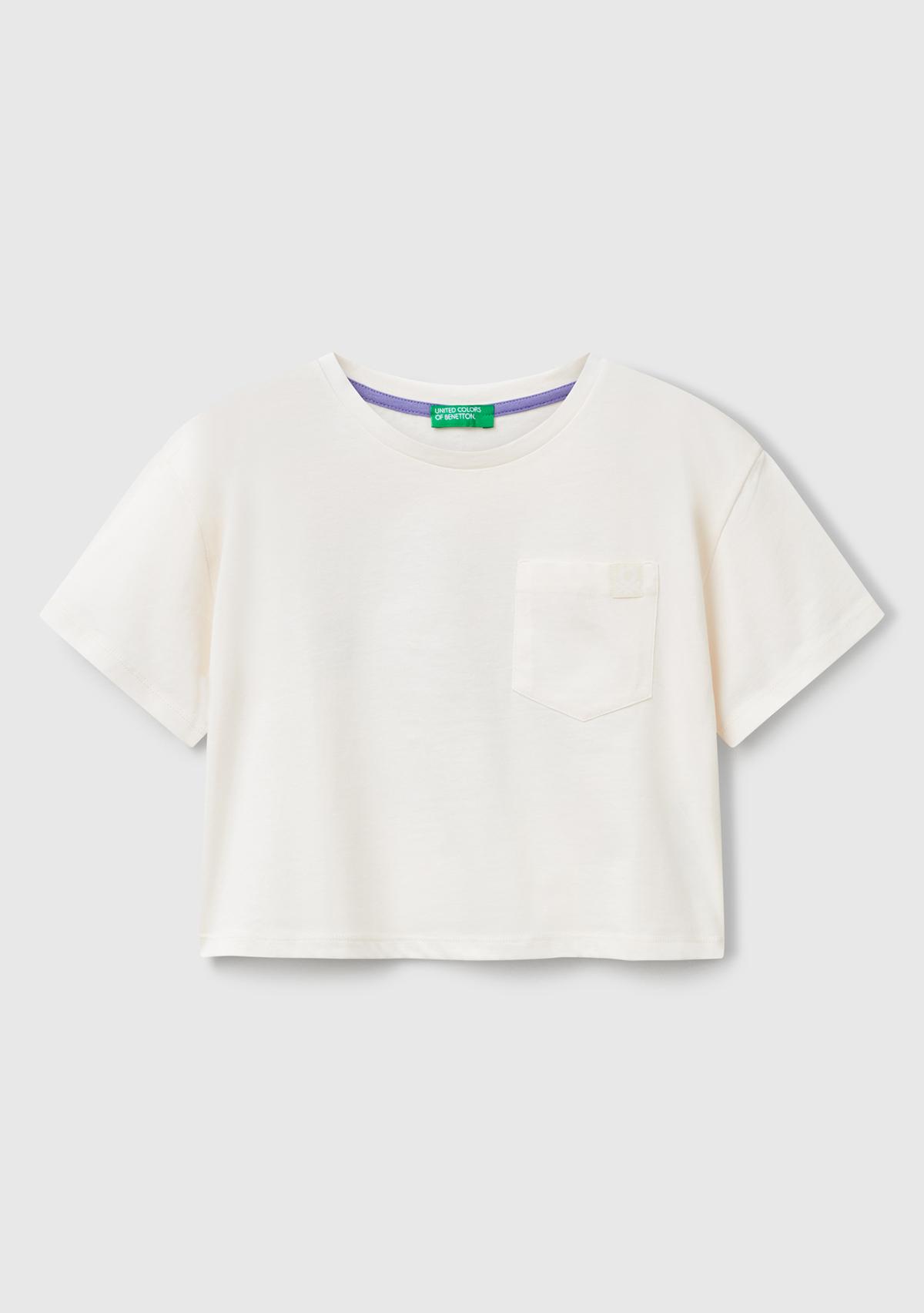  Kız Çocuk Ekru Arkası Baskılı Yama Cepli T-Shirt