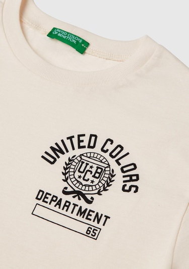  Erkek Çocuk Ekru Benetton Logo Baskılı T-Shirt