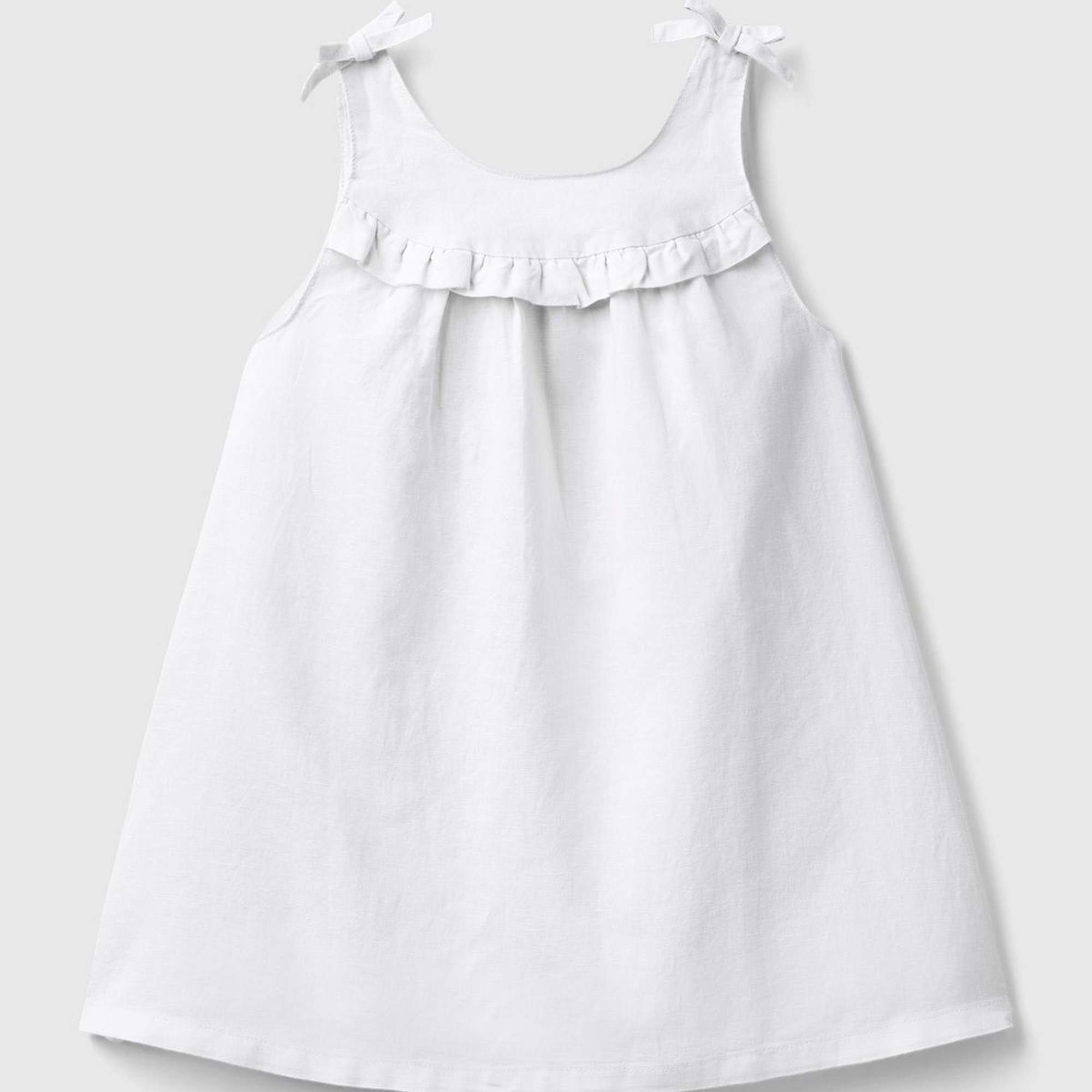 Kız Çocuk Beyaz Fiyonk Askılı Pileli Rahat Kesim Elbise