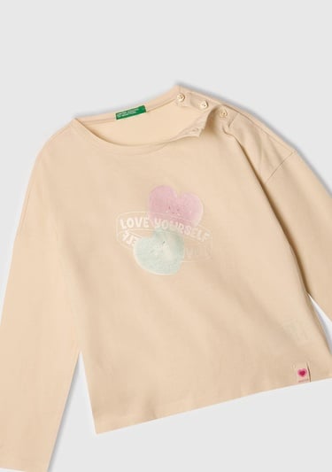  Kız Çocuk Krem Baskılı Logo Etiketli Kalp Düğmeli T-Shirt