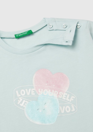  Kız Çocuk Su Yeşili Baskılı Logo Etiketli Kalp Düğmeli T-Shirt