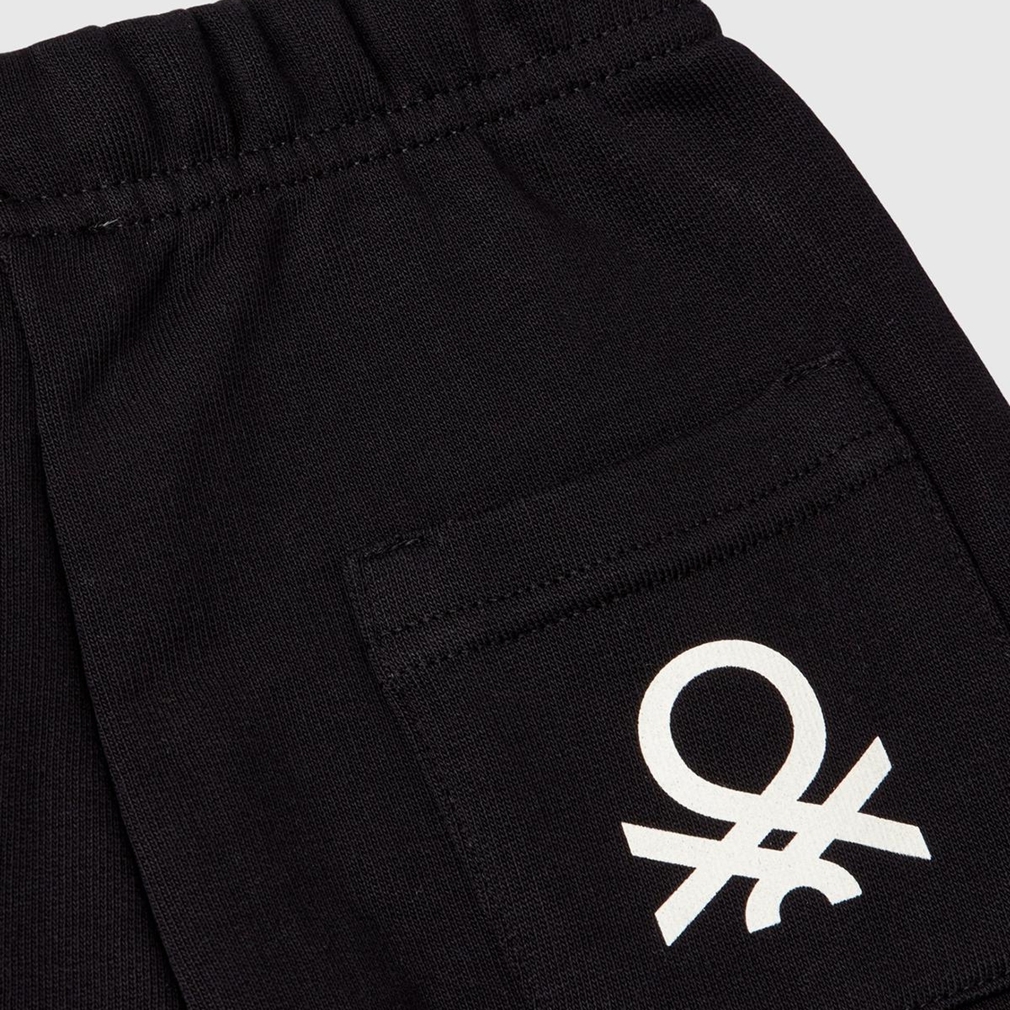 Erkek Çocuk Siyah Arka Cebi Logolu Sweat Şort