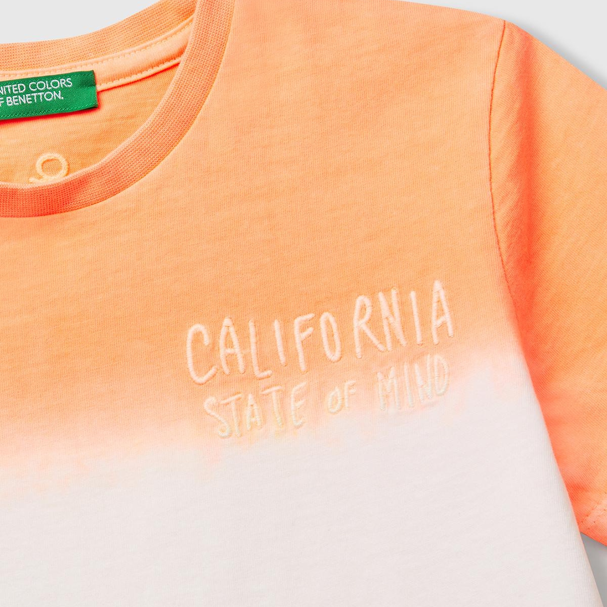 Erkek Çocuk Turuncu Arkası Logo Detaylı Önü Baskılı Batik T-Shirt