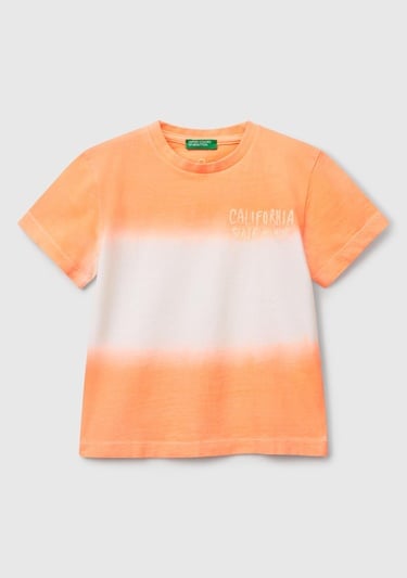  Erkek Çocuk Turuncu Arkası Logo Detaylı Önü Baskılı Batik T-Shirt