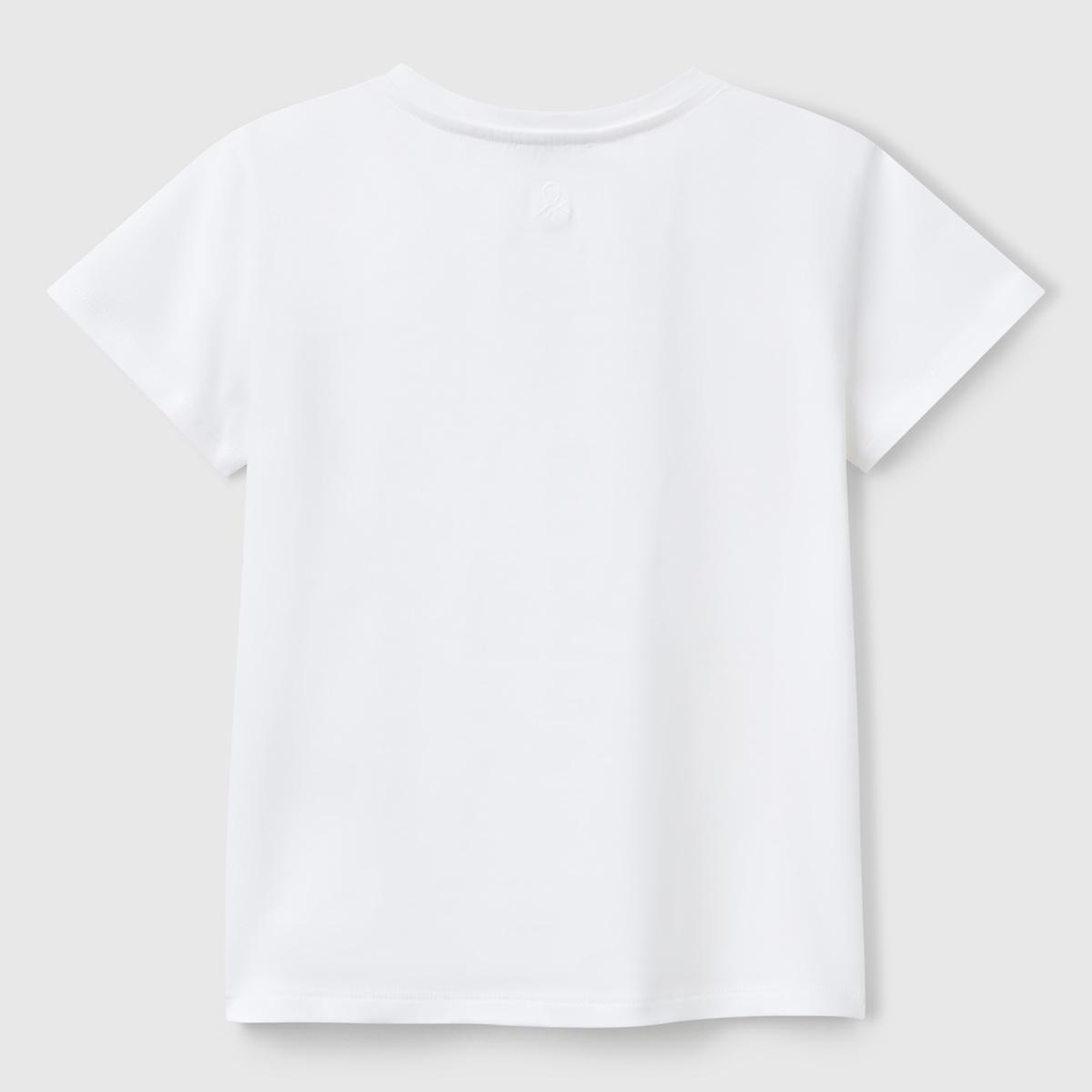 Kız Çocuk Beyaz Önü Kesik İşlemeli Arkası Logo Detaylı T-Shirt