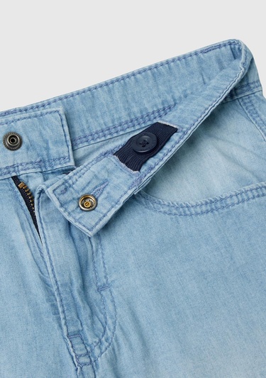  Erkek Çocuk Açık Mavi Logo İşlemeli 5 Cepli Kemer Delikli Denim Bermuda Şort