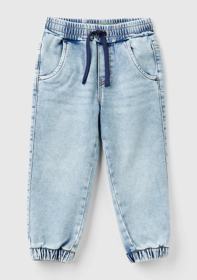  Erkek Çocuk Açık Denim Arka Cebi Logolu Lastik Paça Ağartılmış Denim Pantolon