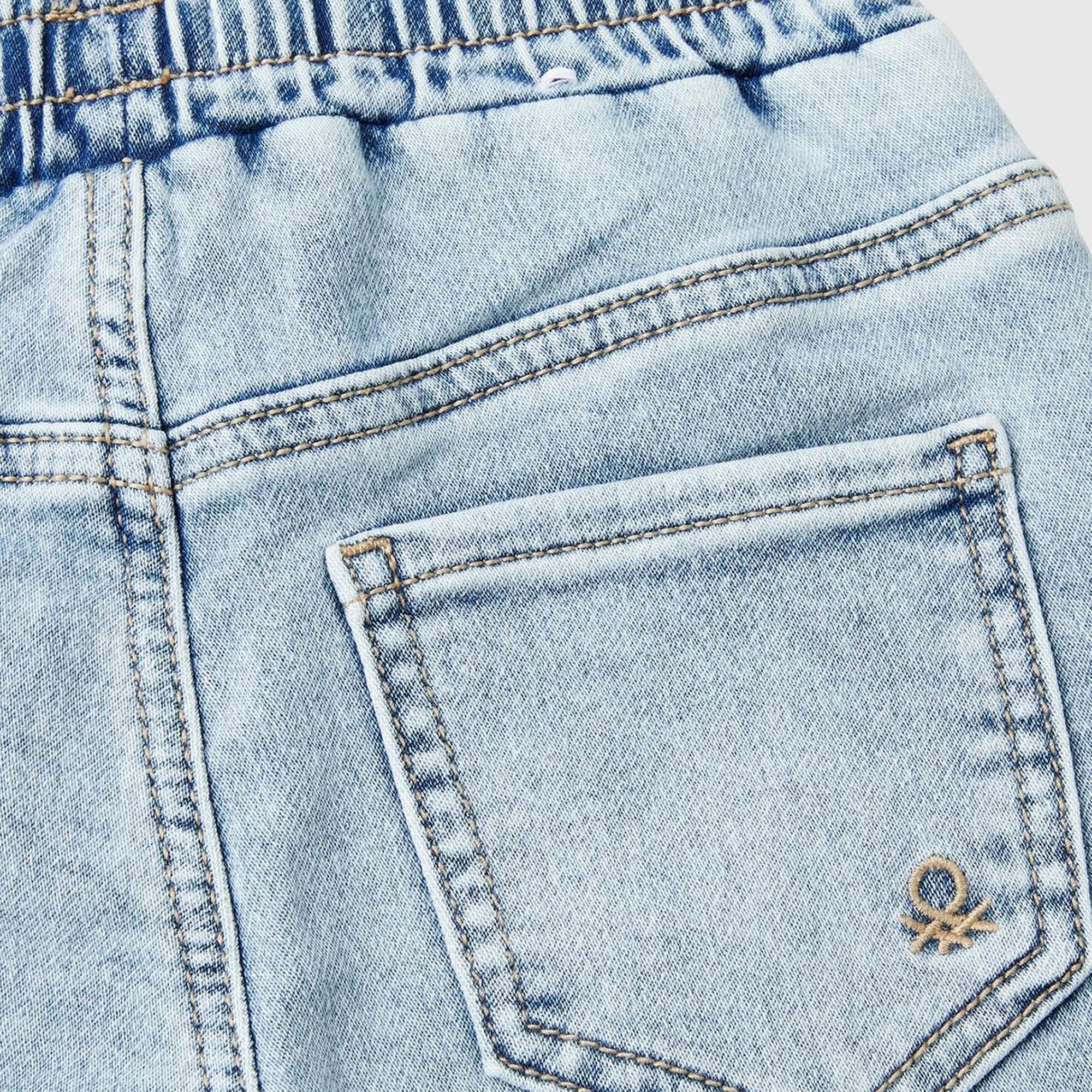 Erkek Çocuk Açık Denim Arka Cebi Logolu Lastik Paça Ağartılmış Denim Pantolon