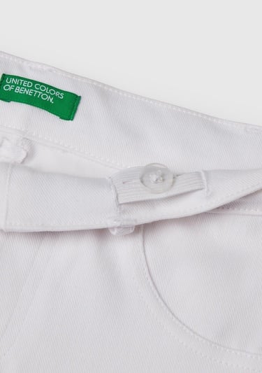  Kız Çocuk Beyaz Streç Kumaş Logo İşlemeli Kloş Pantolon