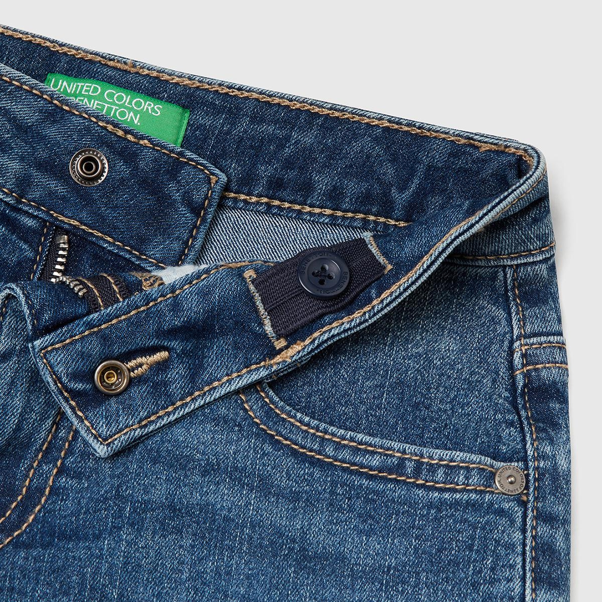 Kız Çocuk Koyu Denim Taş Yıkama Logo İşlemeli Streç Denim Şort