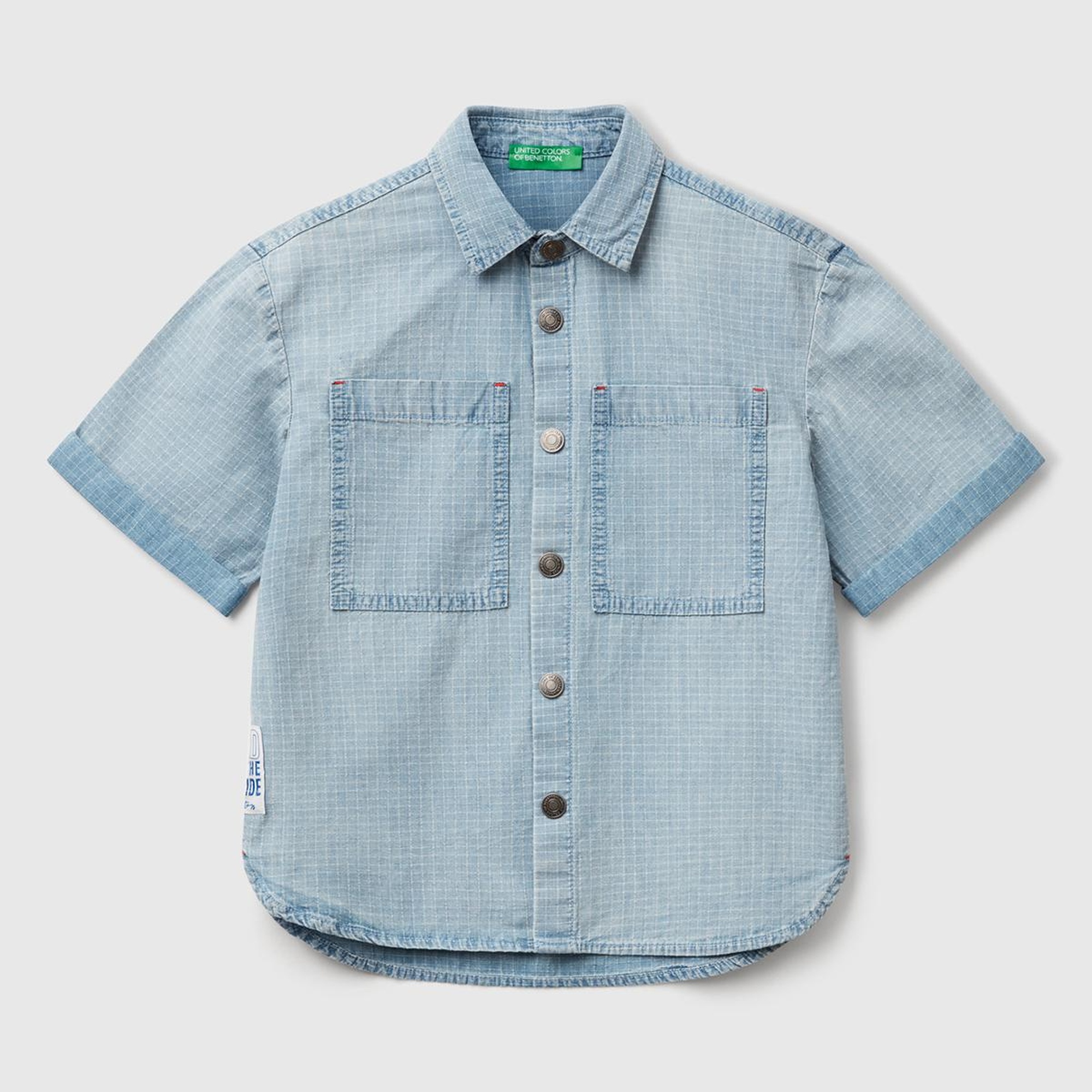 Erkek Çocuk Açık Denim Etiket Detaylı Önü Cepli Kısa Kollu Denim Gömlek