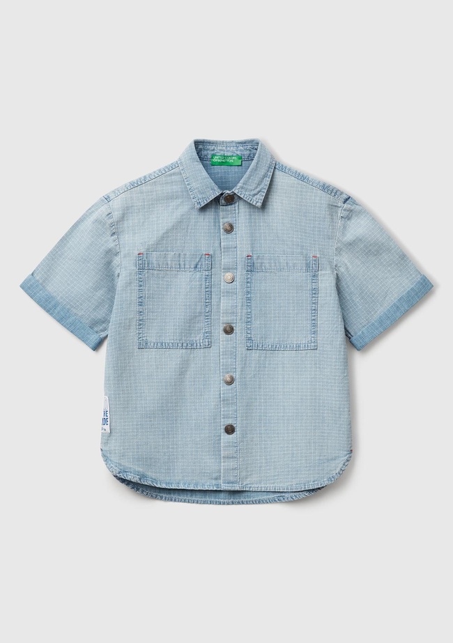  Erkek Çocuk Açık Denim Etiket Detaylı Önü Cepli Kısa Kollu Denim Gömlek