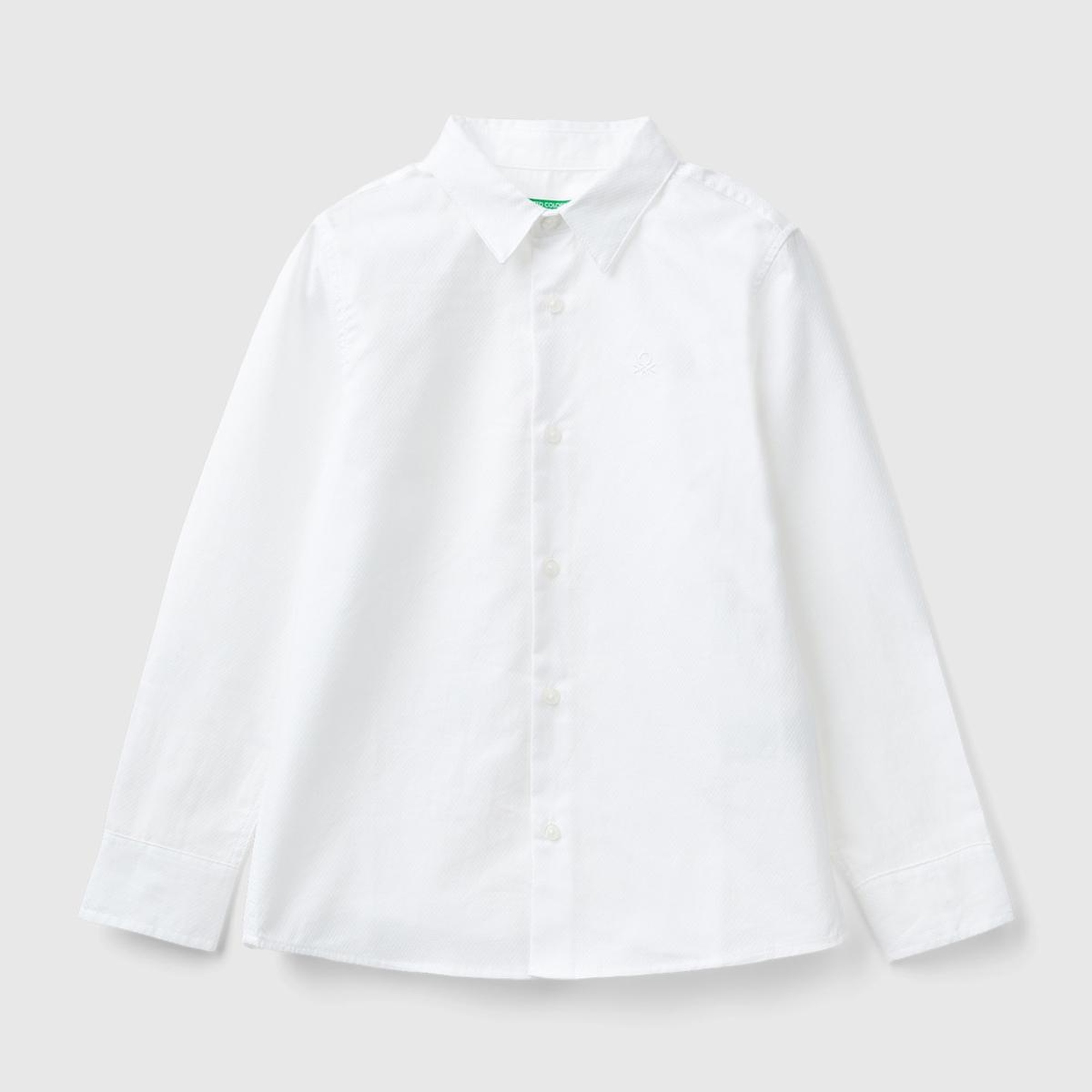 Erkek Çocuk Beyaz Önü Logo İşlemeli Düğmeli Armürlü Gömlek