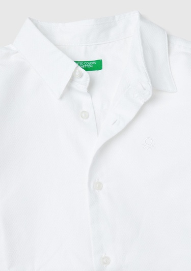  Erkek Çocuk Beyaz Önü Logo İşlemeli Düğmeli Armürlü Gömlek