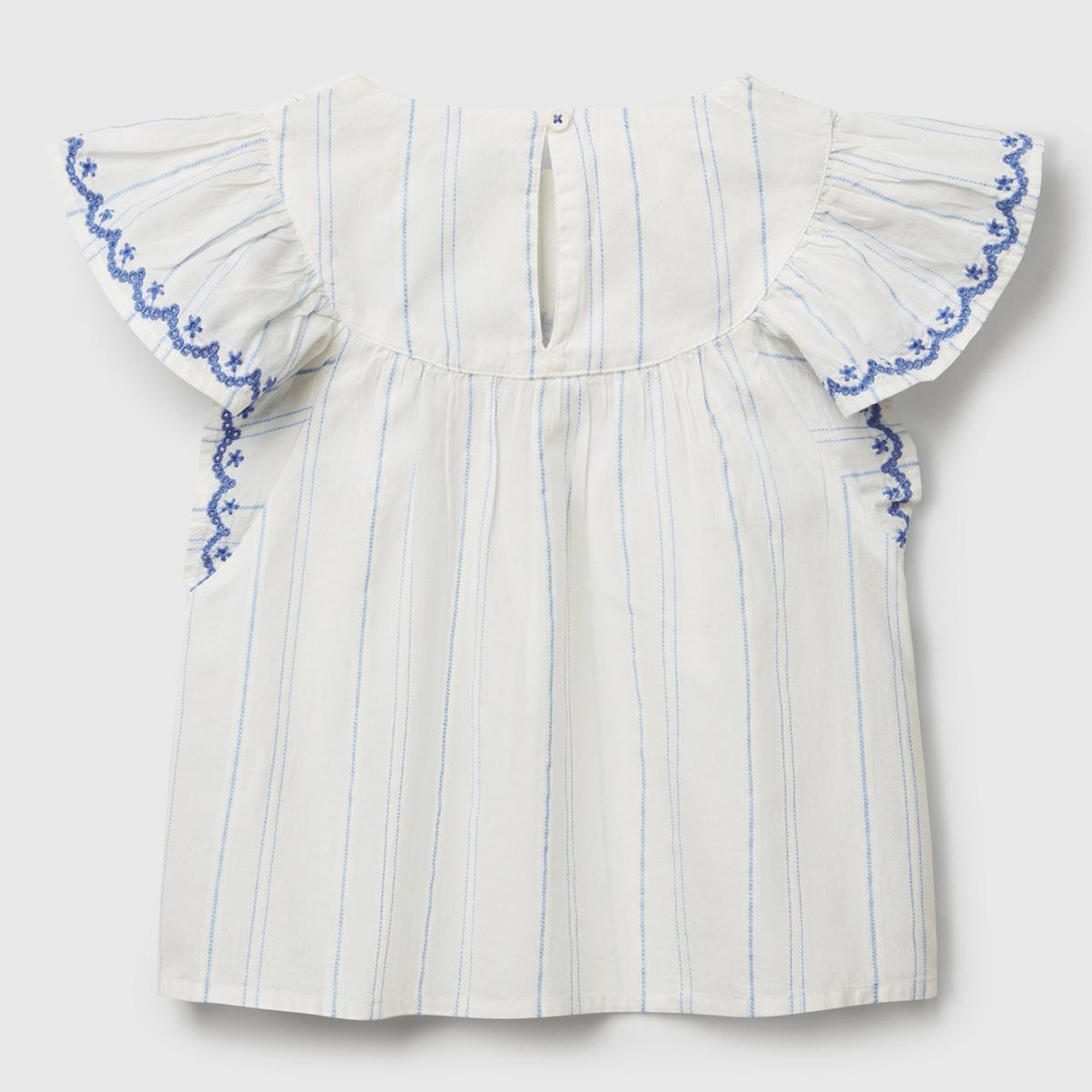 Kız Çocuk Beyaz Çizgili Kolu ve Önü Nakışlı Hafif Kloş Kısa Kollu Gömlek