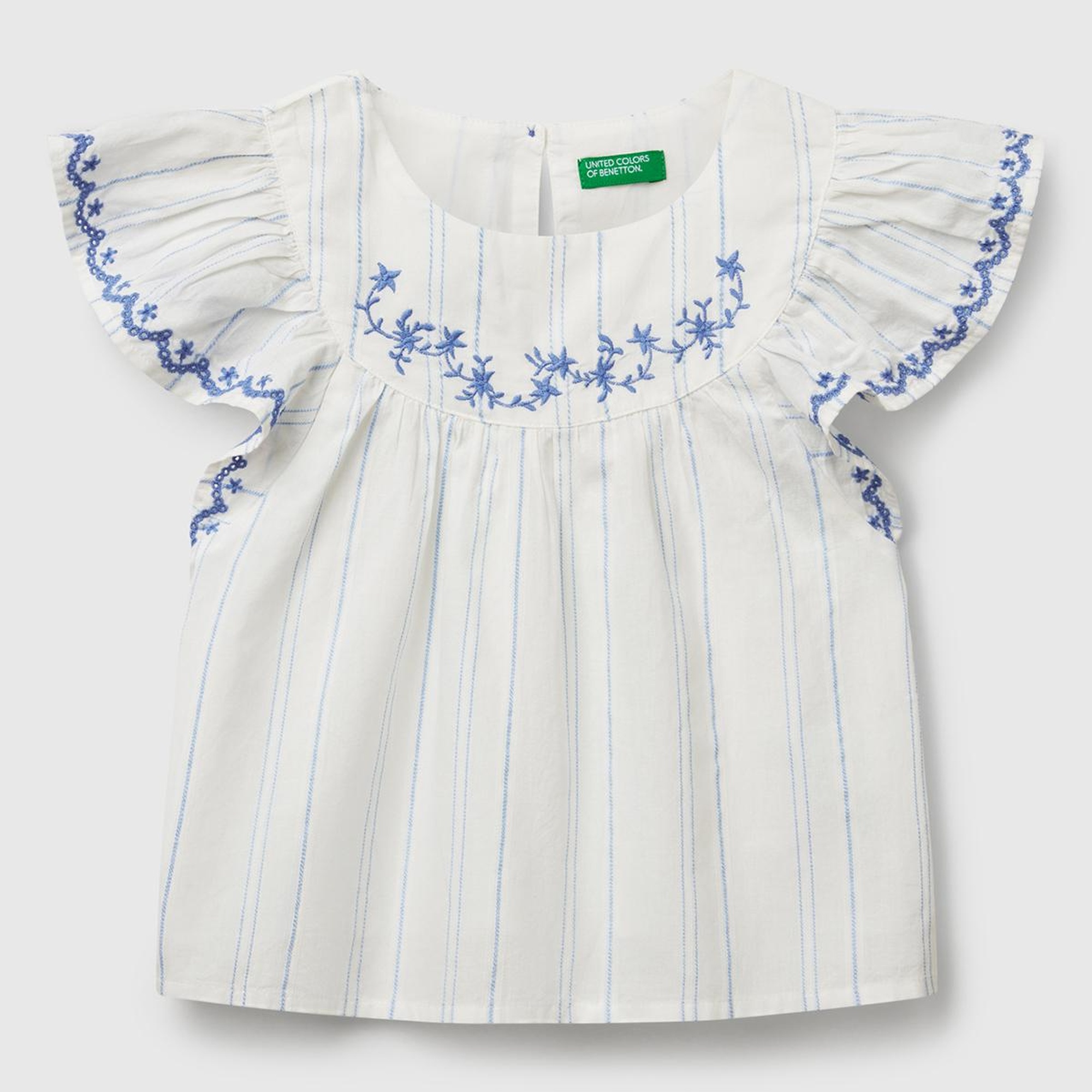 Kız Çocuk Beyaz Çizgili Kolu ve Önü Nakışlı Hafif Kloş Kısa Kollu Gömlek